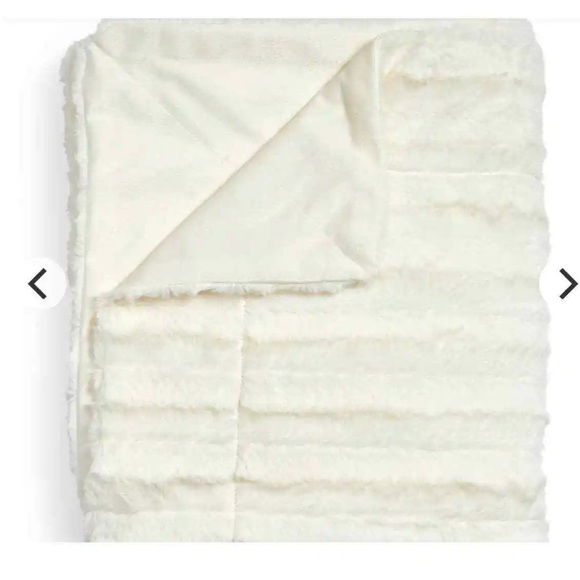 Comma Plush 50x60” throw blanket - Picture 2 of 5